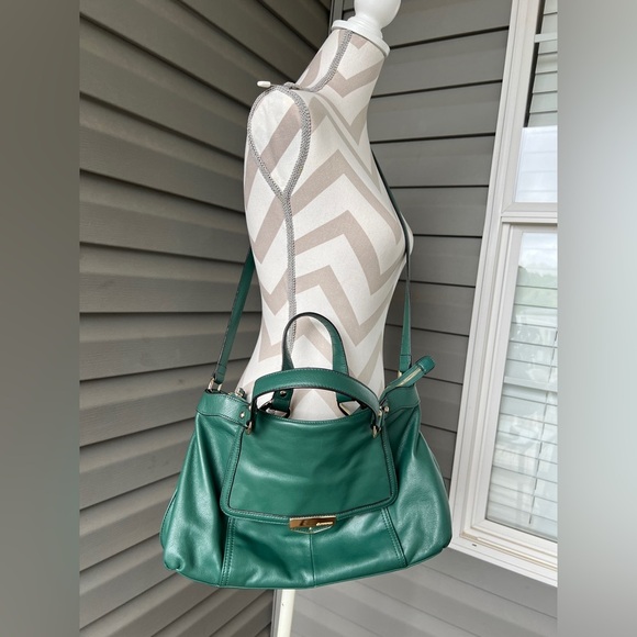 B. MAKOWSKY 100% LEATHER A226649 SHOULDER ZIP CLOSURE BAG / CROSSBODY GREEN - Picture 2 of 16